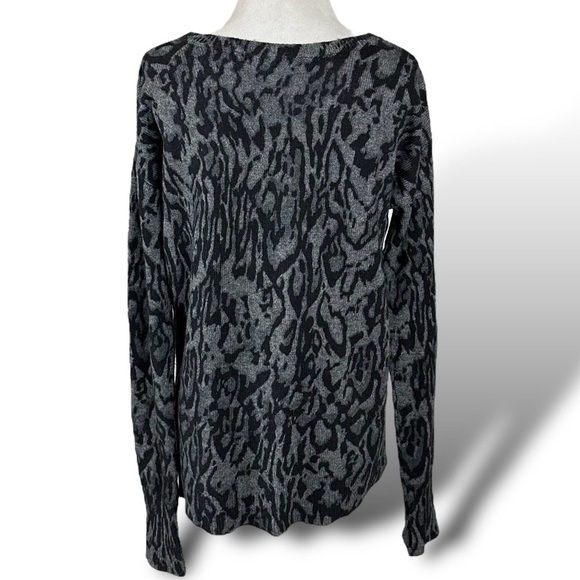 PAM & GELA Juicy Couture V Neck Cashmere Wool Sweater Size Small Black Leopard - Picture 11 of 15